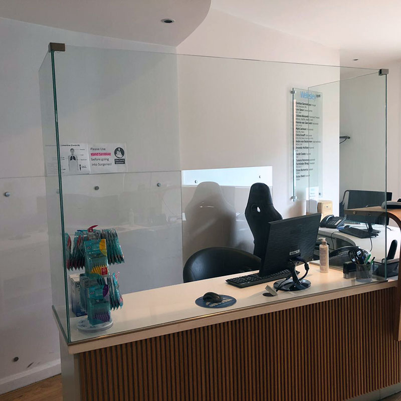 Protective dentist reception glass screen