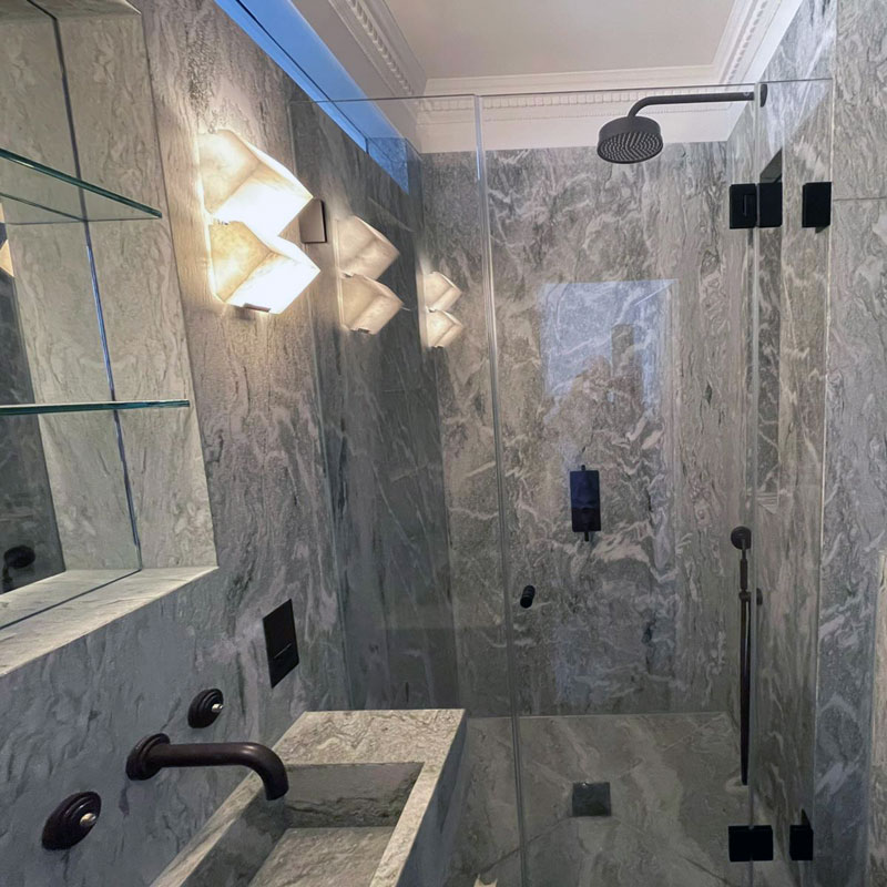 Frameless shower