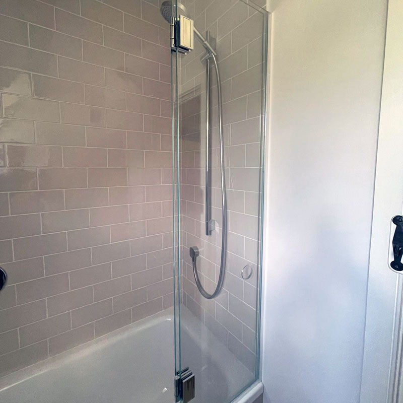 Frameless shower