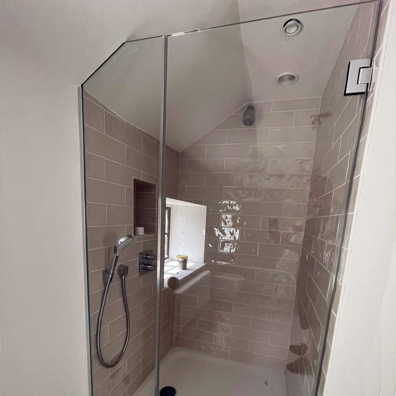 Frameless shower