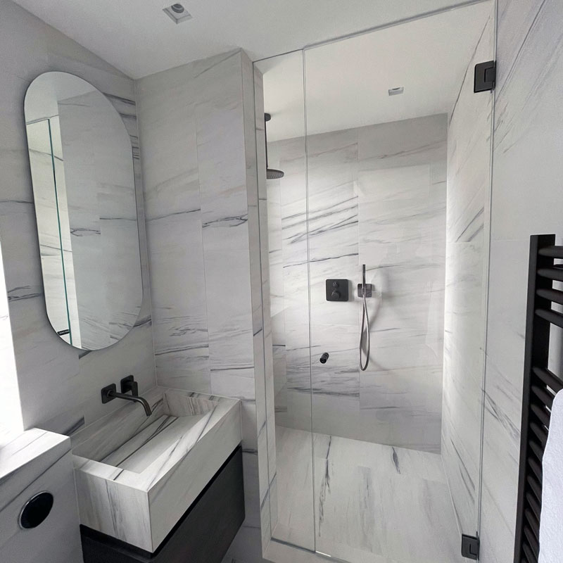 Frameless shower