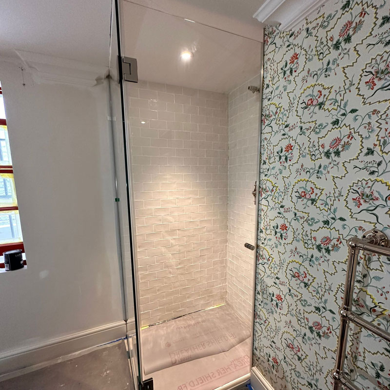 A frameless shower by Amatola Glass