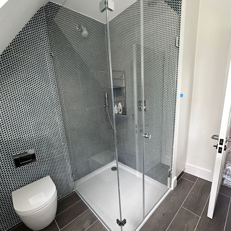 A frameless shower by Amatola Glass