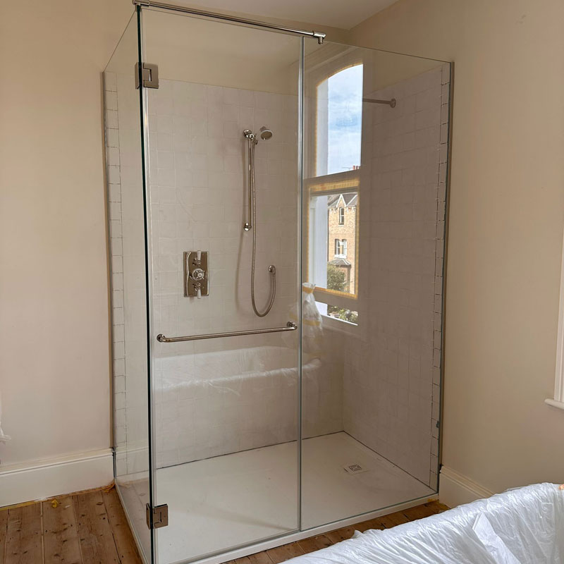 A frameless shower by Amatola Glass
