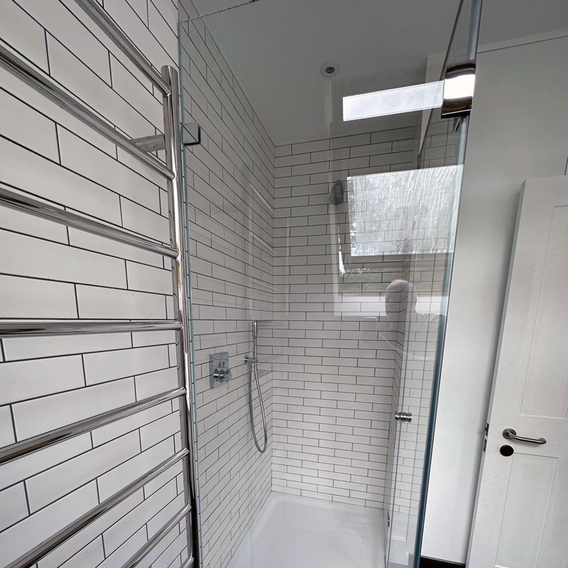 A frameless shower by Amatola Glass