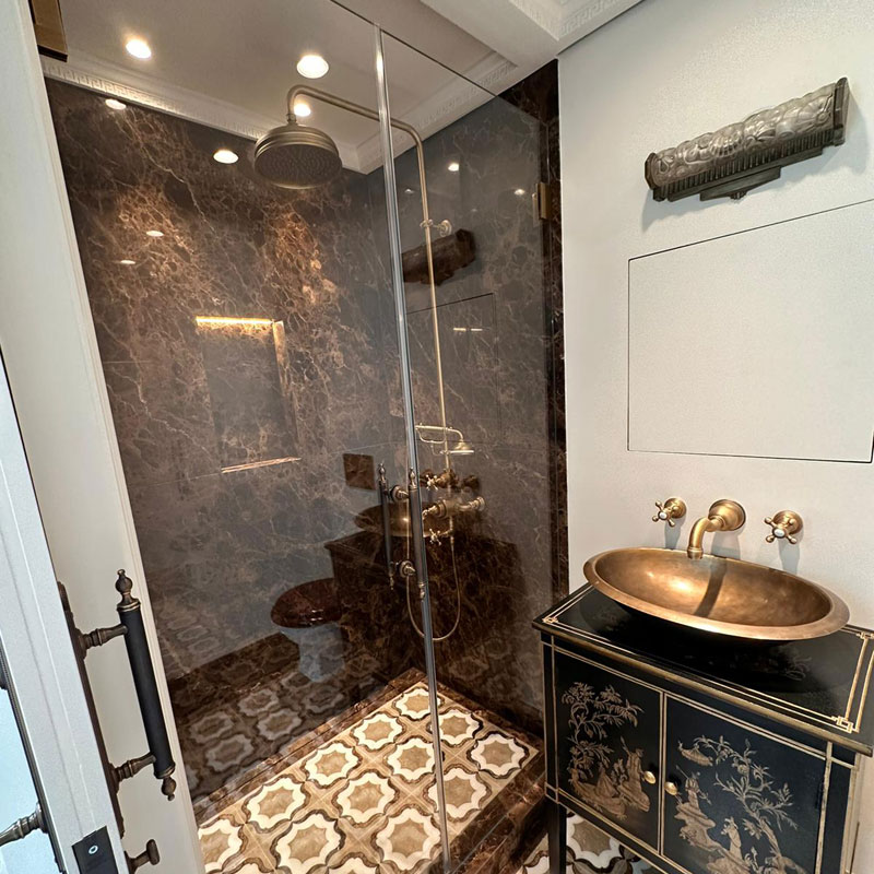 A frameless shower by Amatola Glass