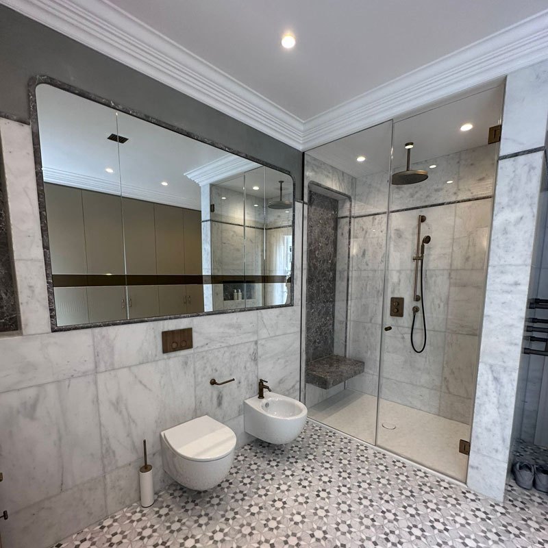 A frameless shower by Amatola Glass