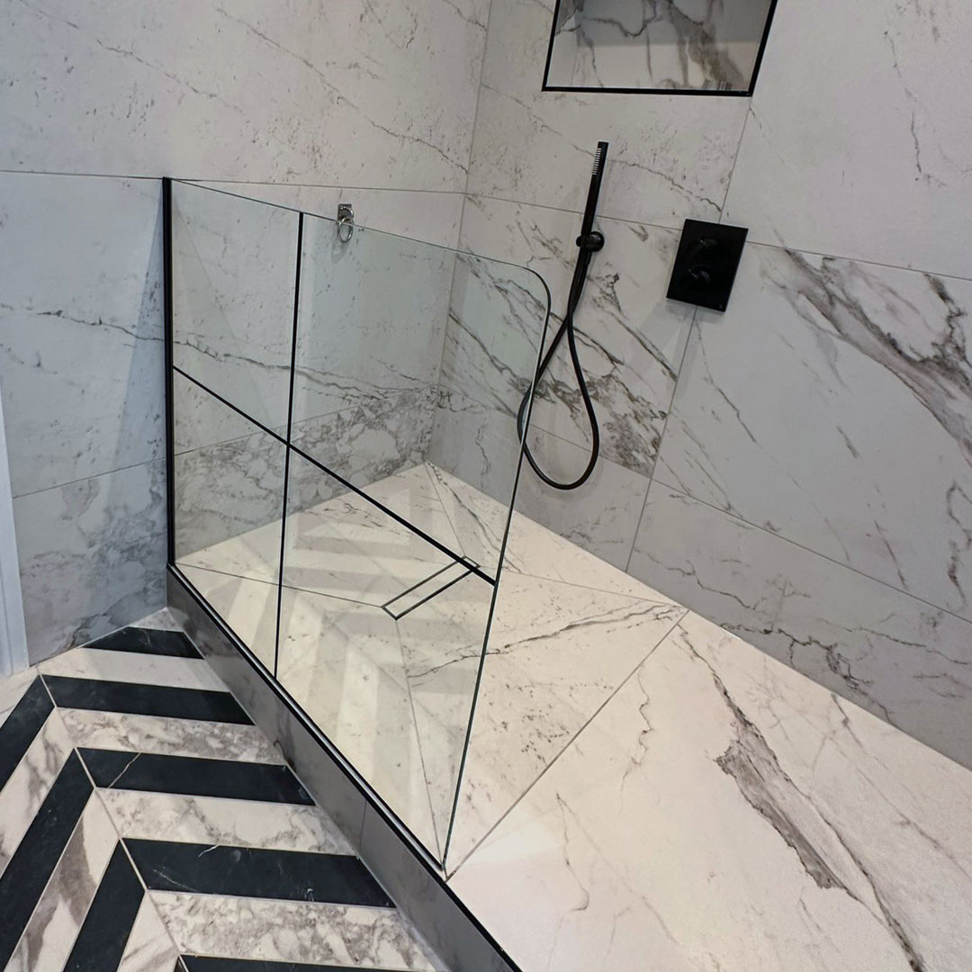 A bespoke glass dog shower in Pimlico, London