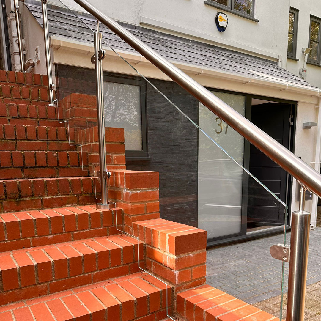 Bespoke glass stair balustrade in Notting Hill
