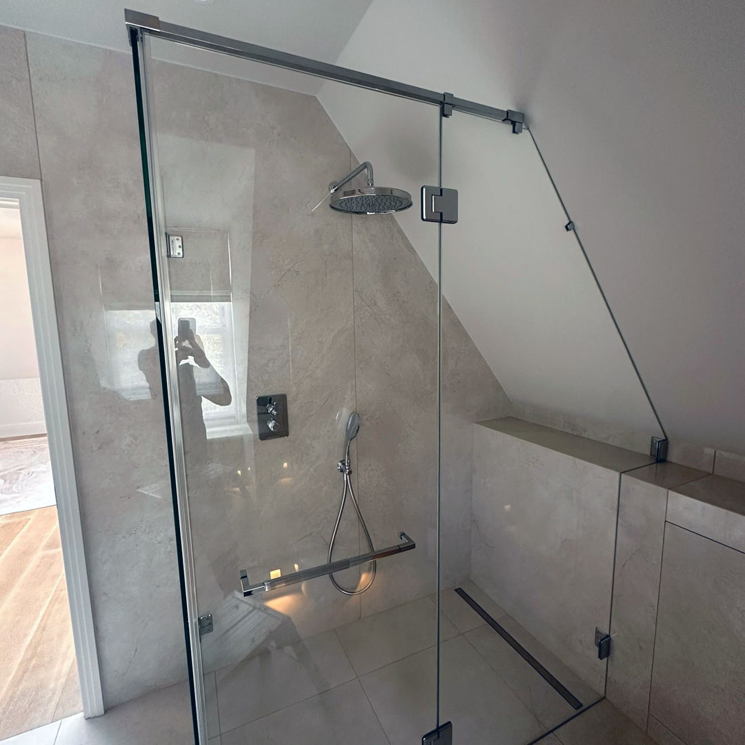 Shaped shower surround flush with sloping ceiling