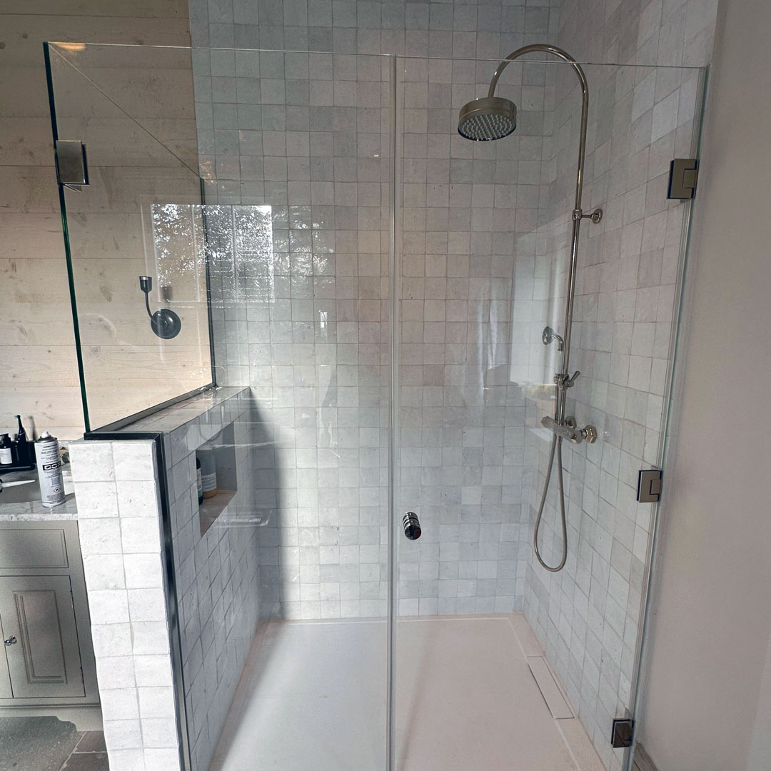 A glass shower surround with integrated wall