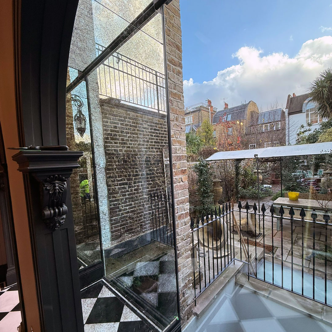Bespoke mirror window glass in London