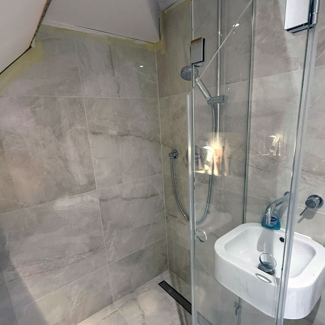 Bespoke shower glass in Notting Hill